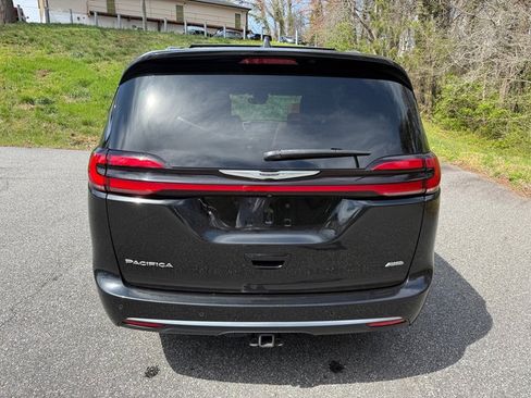 Used 2022 Chrysler Pacifica Pinnacle image 7
