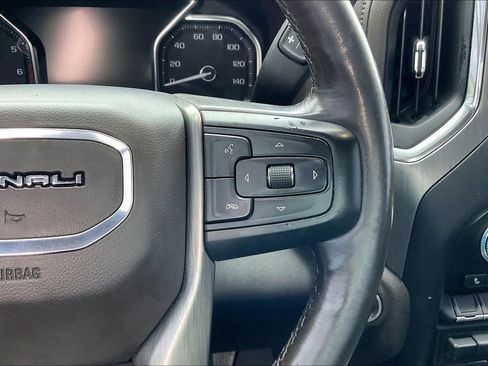Used 2022 GMC Sierra 1500 Denali w/ Driver Alert Package II AWD/4WD image 11