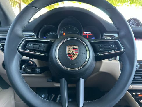 Certified 2025 Porsche Macan AWD/4WD image 25