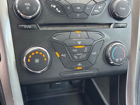 Used 2018 Ford Fusion SE FWD image 17
