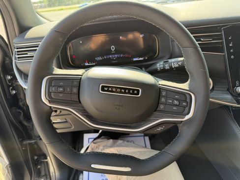 Used 2024 Jeep Wagoneer Series II AWD/4WD image 17