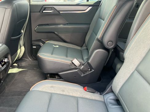 Used 2025 GMC Acadia AT4 w/ Luxury Package AWD/4WD image 31