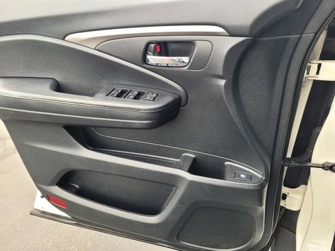 Used 2017 Honda Pilot EX image 17
