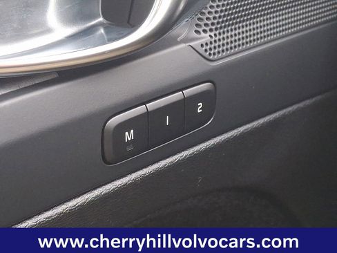 Certified 2025 Volvo XC40 B5 Plus image 27