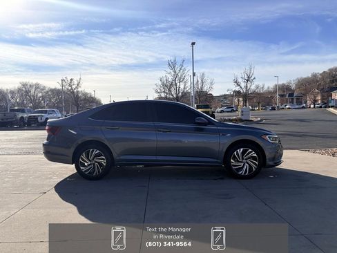 Used 2021 Volkswagen Jetta SEL image 4