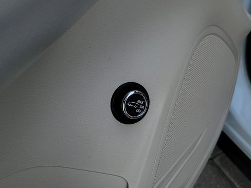 Used 2023 Buick Envision Essence AWD/4WD image 18