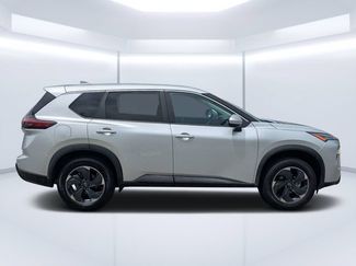 Used 2024 Nissan Rogue SV FWD video 2