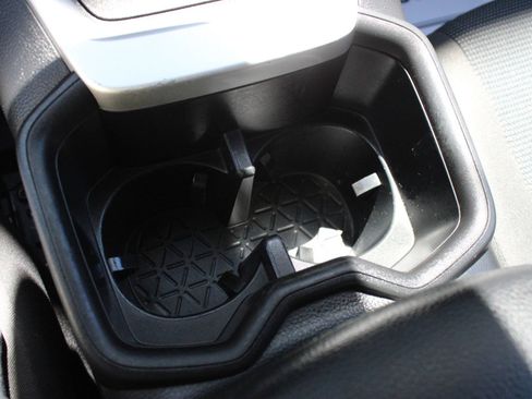 Used 2022 Toyota RAV4 LE AWD/4WD image 39