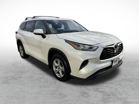 Used 2020 Toyota Highlander L image 3