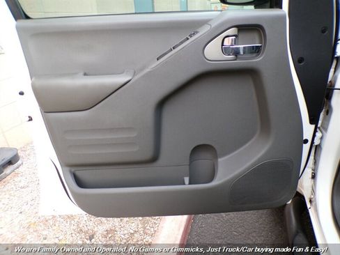 Used 2018 Nissan Frontier SV image 11