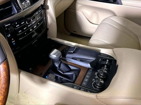 Used 2016 Lexus LX 570 4WD w/ Luxury Package image 13