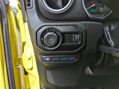Used 2023 Jeep Wrangler Unlimited Sahara w/ Cold Weather Group AWD/4WD image 14