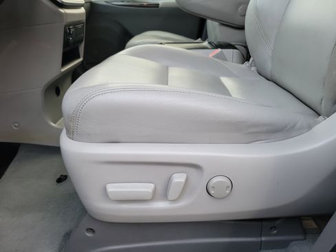 Used 2020 Toyota Sienna XLE image 17