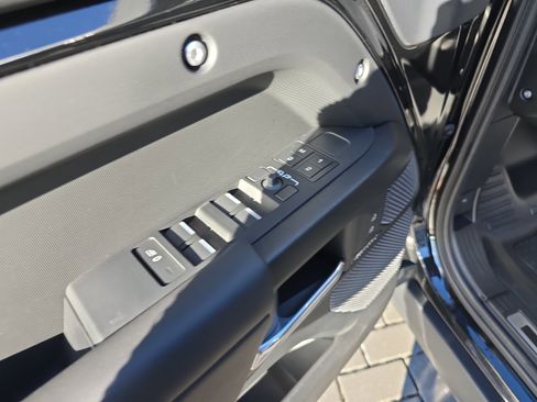 Certified 2024 Land Rover Defender 110 V8 image 20