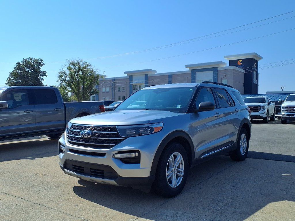 Used 2024 Ford Explorer XLT w/ Equipment Group 202A AWD/4WD image 20