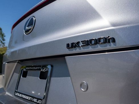New 2026 Lexus UX 300h FWD image 8