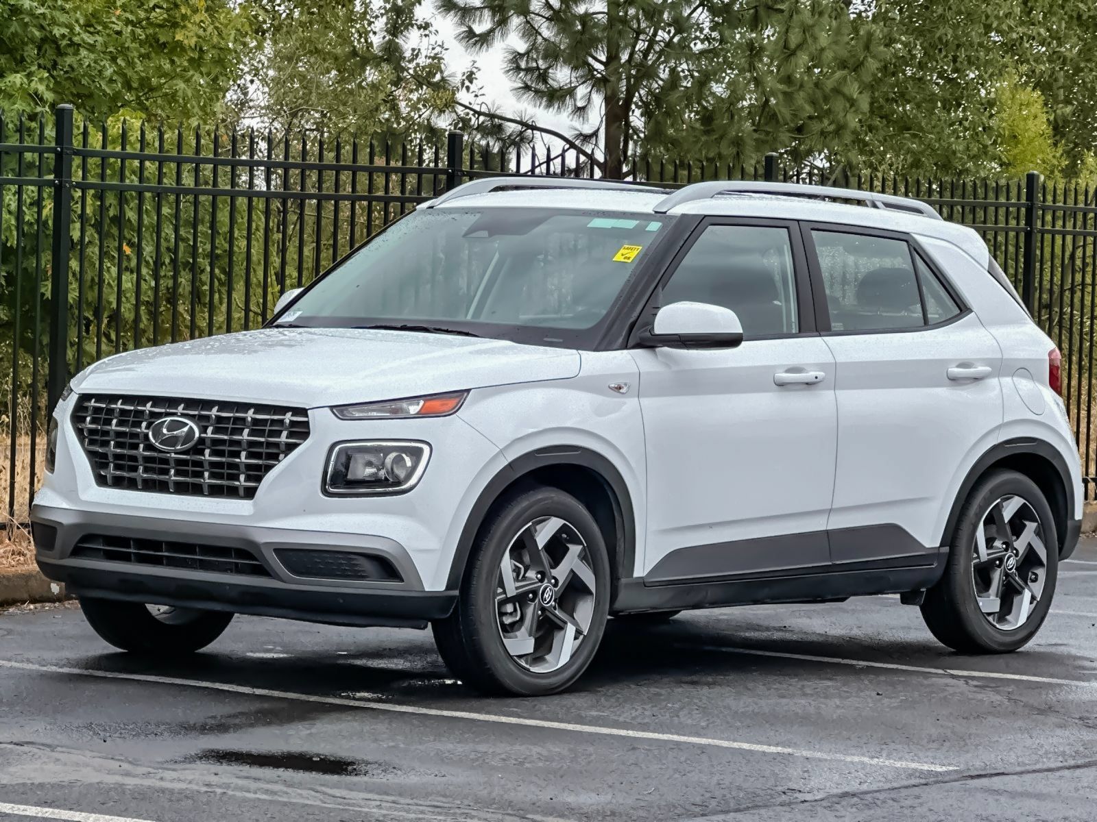 Used 2025 Hyundai Venue SEL FWD image 8