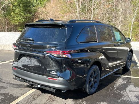 New 2026 Toyota Sienna XLE Woodland Edition image 5