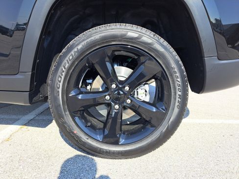 New 2025 Jeep Grand Cherokee Limited w/ Luxury Tech Group II image 6