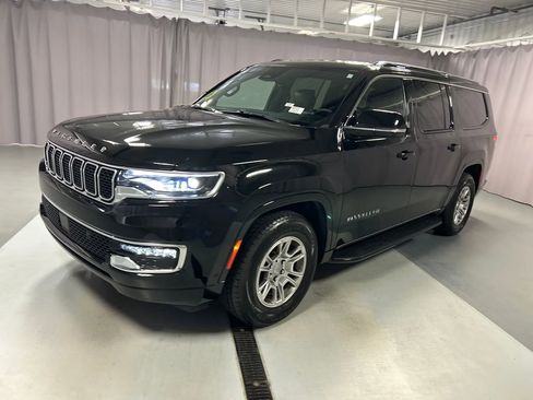 Used 2024 Jeep Wagoneer L 4WD image 3