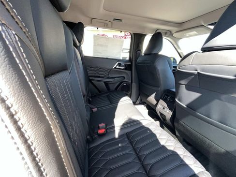 New 2026 Mitsubishi Outlander SEL image 14