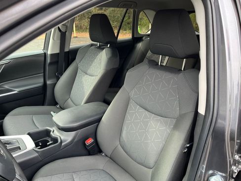 Used 2025 Toyota RAV4 XLE image 36