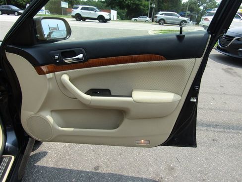 Used 2008 Acura TSX w/ Navigation FWD image 15