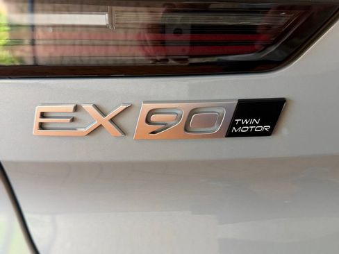 Used 2025 Volvo EX90 Ultra AWD/4WD image 16