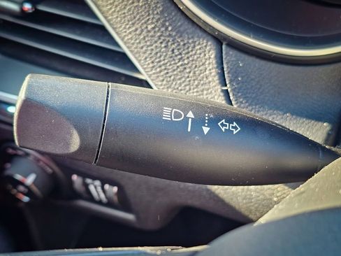 Used 2019 Jeep Cherokee Trailhawk w/ Cold Weather Group image 17