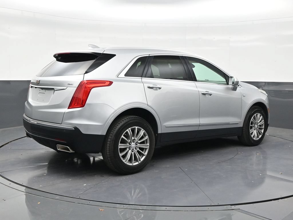 Used 2017 Cadillac XT5 Luxury w/ Driver Awareness Package FWD image 5
