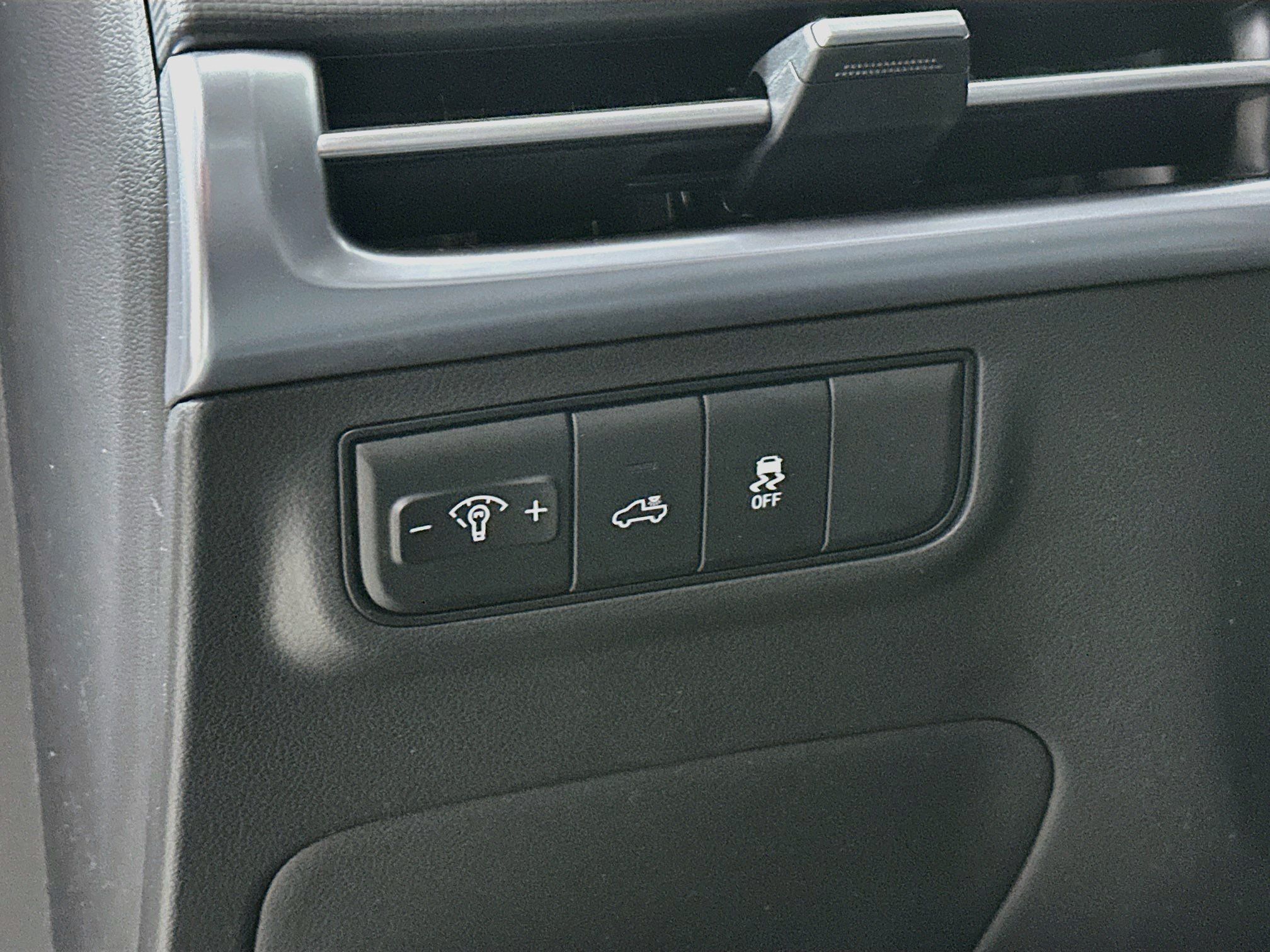 Certified 2025 Hyundai Santa Cruz SE AWD/4WD image 10