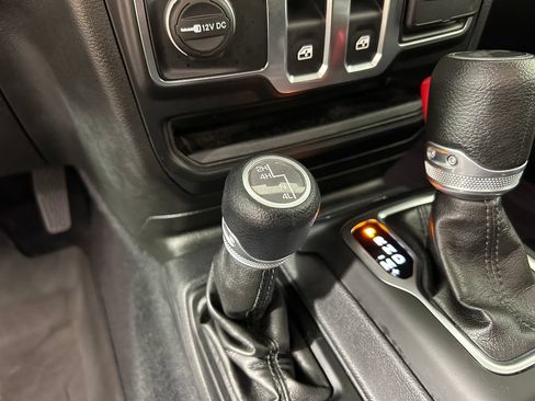 Used 2022 Jeep Wrangler Sport AWD/4WD image 17