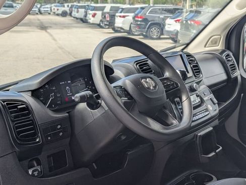 Used 2025 RAM ProMaster 2500 w/ Convenience Group FWD image 12