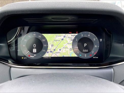 Certified 2025 Land Rover Range Rover Evoque Dynamic SE image 13