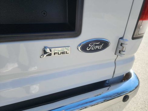 Used 2009 Ford E-350 and Econoline 350 Super Duty Wagon image 8
