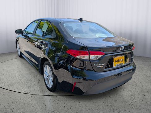 Used 2025 Toyota Corolla LE w/ LE Premium Package FWD image 4