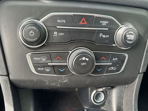 Used 2022 Dodge Charger SXT image 17