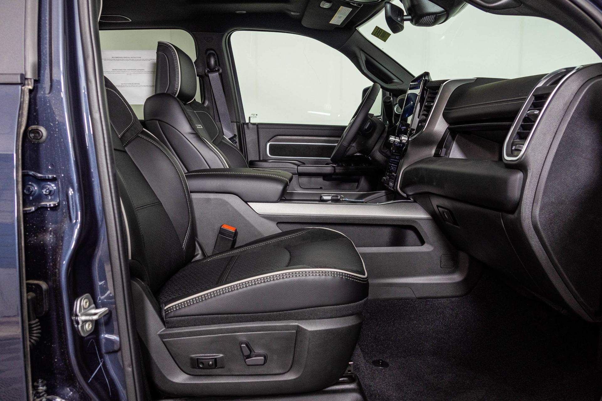 New 2026 RAM 3500 Laramie AWD/4WD image 43