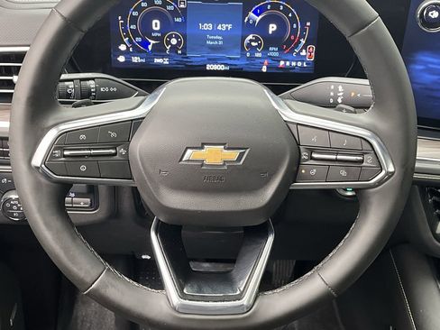 Certified 2025 Chevrolet Suburban Premier w/ Sun And Tow Package image 17