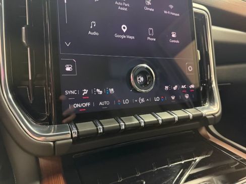 Used 2025 GMC Yukon XL Denali AWD/4WD image 19