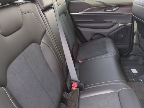 New 2026 Jeep Grand Cherokee Altitude AWD/4WD image 18