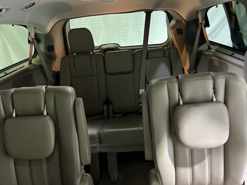Used 2014 Chrysler Town & Country Touring w/ Trailer Tow Group image 18