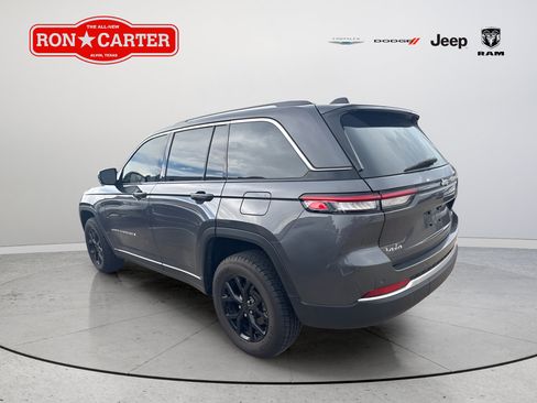 Certified 2022 Jeep Grand Cherokee Limited AWD/4WD image 3