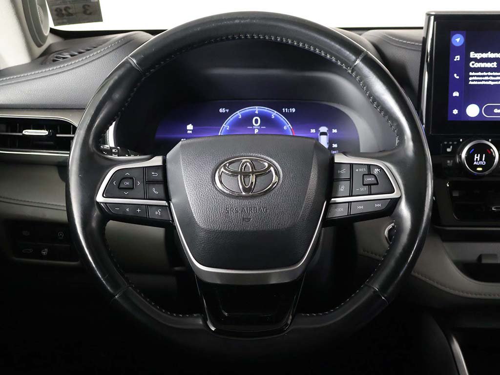 Used 2023 Toyota Highlander Limited AWD/4WD image 41