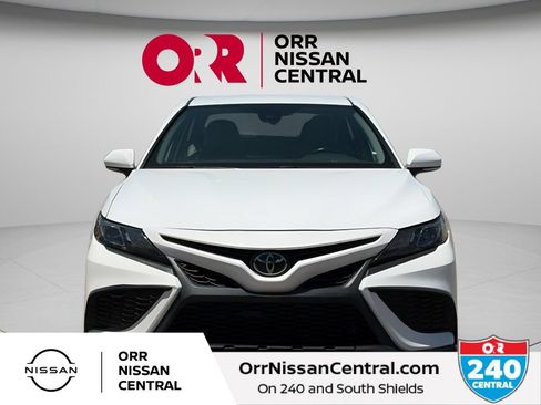 Used 2023 Toyota Camry SE FWD image 2