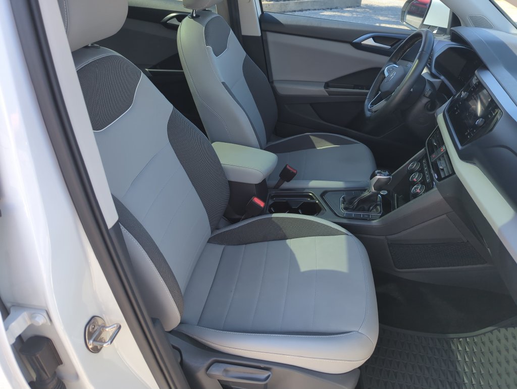 Certified 2023 Volkswagen Taos SE FWD image 37