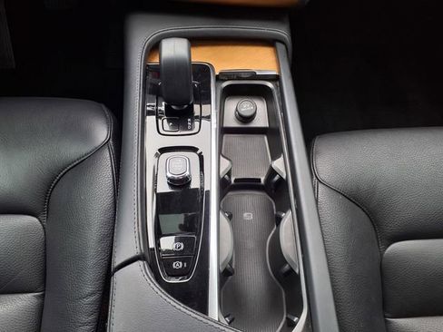 Certified 2023 Volvo XC90 T8 Plus w/ Protection Package Premier AWD/4WD image 27