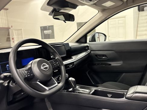 Used 2025 Nissan Kicks S image 6