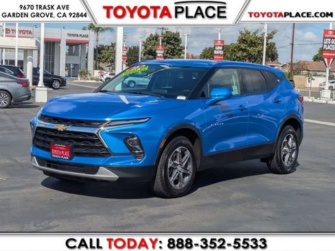 Used 2025 Chevrolet Blazer LT FWD image 1