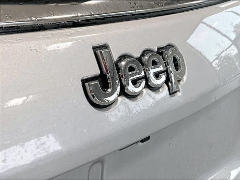 Used 2024 Jeep Compass Limited AWD/4WD image 9
